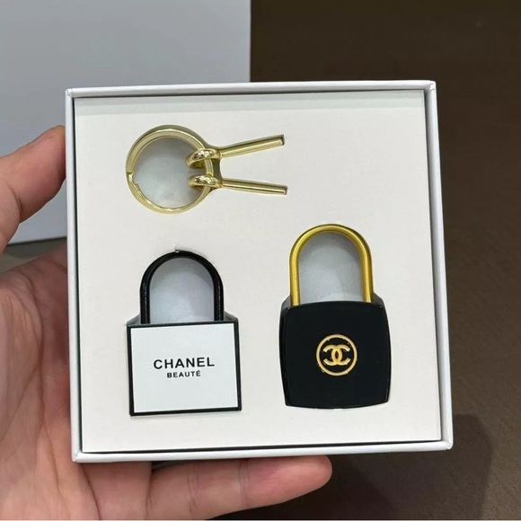 CHANEL La Collection 2024 Cadena PadLock Lock & Key Set Rare Bag Charm Keychain - Picture 3 of 4